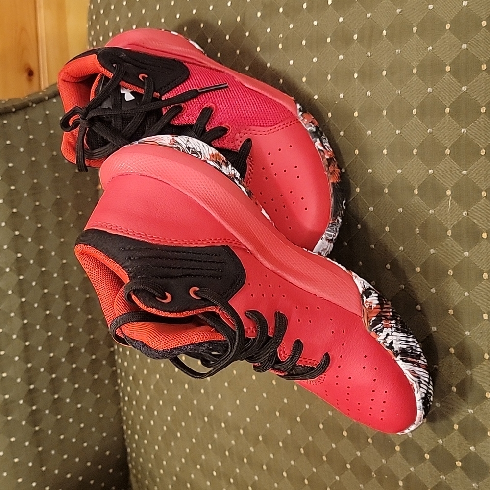 Under Armor Very good condition. Only used on court, one season